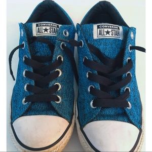 EUC Unisex Converse Low Tops Size 6 Youth